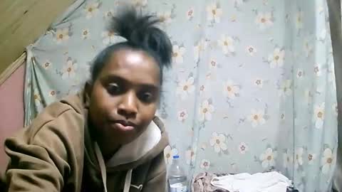 Snapshot of juliette9794 chatting on 8, 9, 2025 juliette9794 online show from 8, 9, 2025