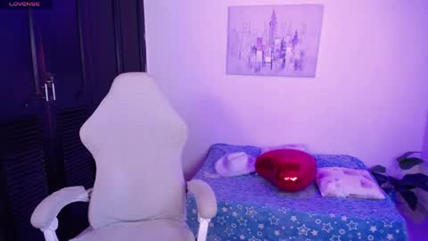 Snapshot of jully_dreams chatting on 9, 4, 2026 July online show from 9, 4, 2026