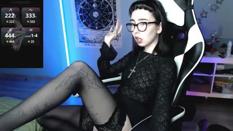 Snapshot of julscinamon chatting on 20, 12, 2024 Baroness Von Cringe online show from 20, 12, 2024