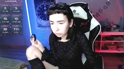 Snapshot of julscinamon chatting on 1, 1, 2025 Baroness Von Cringe online show from 1, 1, 2025