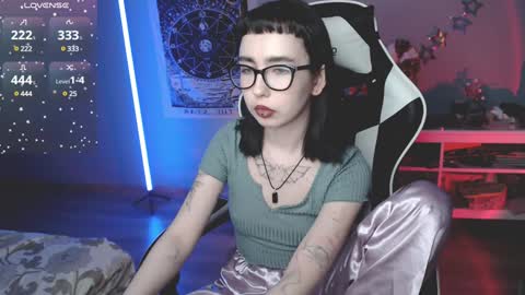 Snapshot of julscinamon chatting on 10, 1, 2025 Baroness Von Cringe online show from 10, 1, 2025