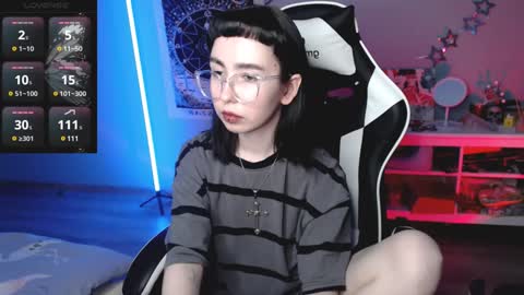 Snapshot of julscinamon chatting on 24, 1, 2025 Baroness Von Cringe online show from 24, 1, 2025