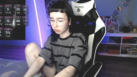 Snapshot of julscinamon chatting on 7, 2, 2025 Baroness Von Cringe online show from 7, 2, 2025