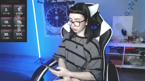 Snapshot of julscinamon chatting on 19, 2, 2025 Baroness Von Cringe online show from 19, 2, 2025