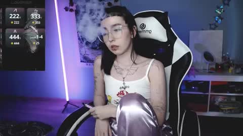 Snapshot of julscinamon chatting on 27, 2, 2025 Baroness Von Cringe online show from 27, 2, 2025