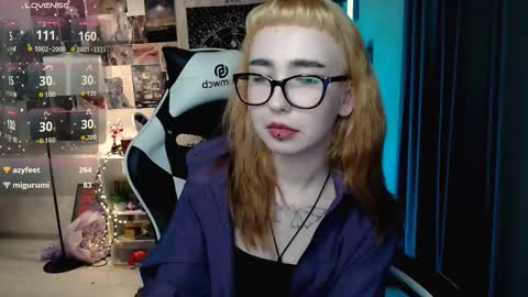 Snapshot of julscinamon chatting on 13, 9, 2025 Baroness Von Cringe online show from 13, 9, 2025