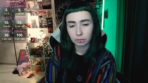 Snapshot of julscinamon chatting on 28, 10, 2025 Baroness Von Cringe online show from 28, 10, 2025