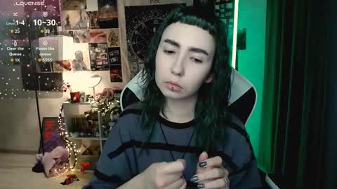 Snapshot of julscinamon chatting on 29, 10, 2025 Baroness Von Cringe online show from 29, 10, 2025