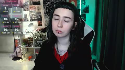 Snapshot of julscinamon chatting on 15, 11, 2025 Baroness Von Cringe online show from 15, 11, 2025