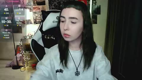 Snapshot of julscinamon chatting on 20, 11, 2025 Baroness Von Cringe online show from 20, 11, 2025