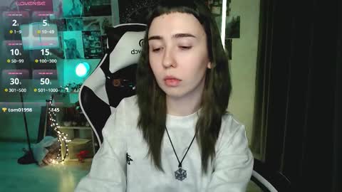 Snapshot of julscinamon chatting on 14, 12, 2025 Baroness Von Cringe online show from 14, 12, 2025