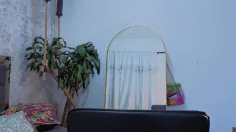 july_quinzel online show from 12, 4, 2026