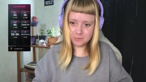 Snapshot of june_shy0 chatting on 27, 9, 2025 June online show from 27, 9, 2025