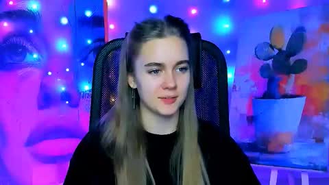 junewoods online show from 18, 12, 2025