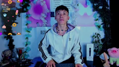 Snapshot of juniior0_0 chatting on 28, 1, 2025 Junior online show from 28, 1, 2025