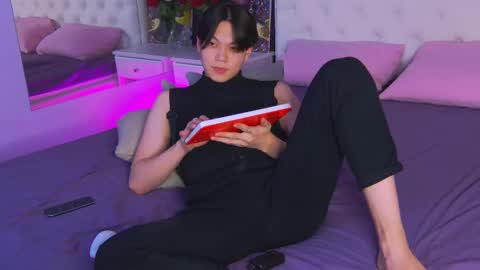 Snapshot of just_gay_ chatting on 8, 3, 2025 just_gay_ online show from 8, 3, 2025