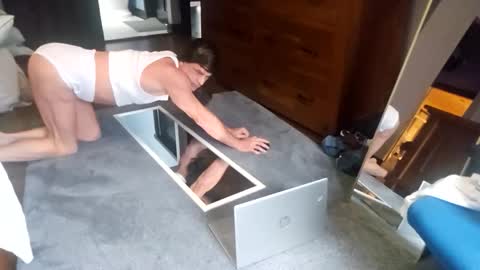 Tohiptwoquit online show from 24, 11, 2025