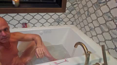 Tohiptwoquit online show from 2, 3, 2026