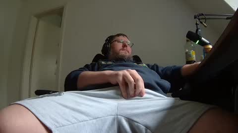 Snapshot of justflo chatting on 2, 4, 2026 Just Flo --- online show from 2, 4, 2026