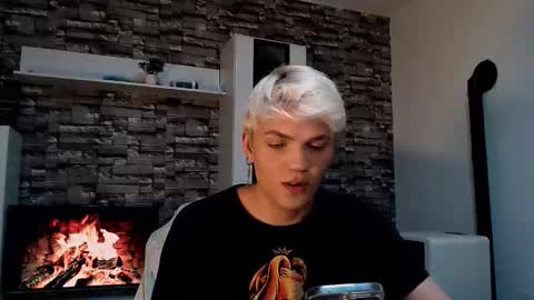 Snapshot of justin_cutie chatting on 4, 11, 2025 U bf Justin online show from 4, 11, 2025