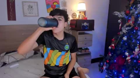 Snapshot of justinbiler chatting on 17, 12, 2025 Justin online show from 17, 12, 2025