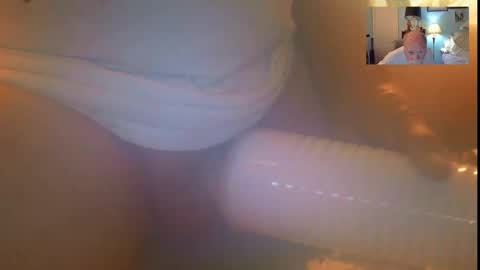 Snapshot of justjohn1012000 chatting on 21, 10, 2025 justjohn online show from 21, 10, 2025