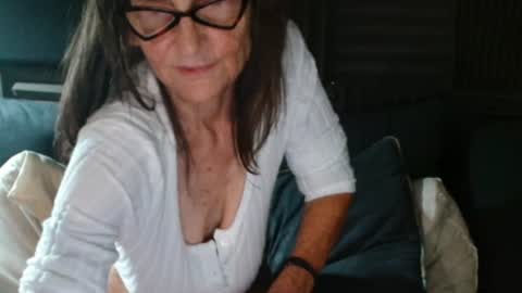 Snapshot of justmebev19591234 chatting on 18, 6, 2026 Bev aka Diamond online show from 18, 6, 2026