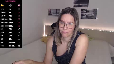 Snapshot of justmexy7 chatting on 14, 11, 2025 Julie online show from 14, 11, 2025