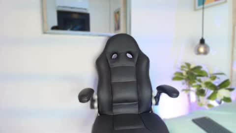 Snapshot of jvenuss chatting on 4, 3, 2025 ees 3 online show from 4, 3, 2025