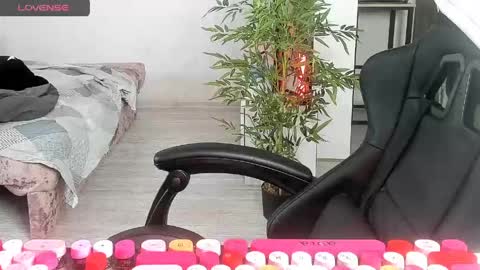 Snapshot of k_and_alice chatting on 5, 5, 2026 Alice online show from 5, 5, 2026