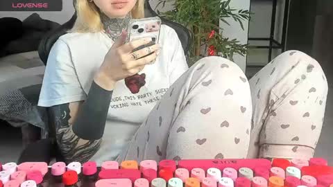 Snapshot of k_and_alice chatting on 8, 5, 2026 Alice online show from 8, 5, 2026