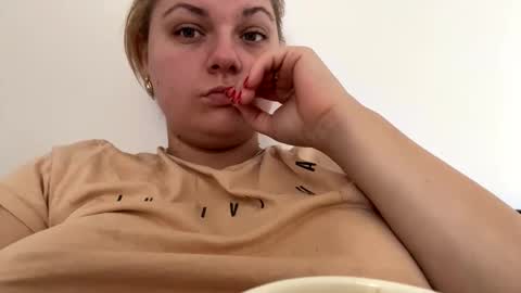 Kaelia and Daniel online show from 5, 10, 2025