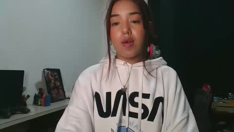 KAHELIINDEPENDENT MODEL online show from 24, 10, 2025