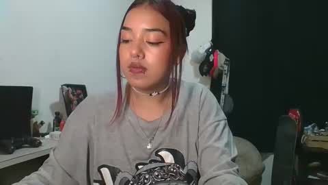 KAHELIINDEPENDENT MODEL online show from 8, 11, 2025