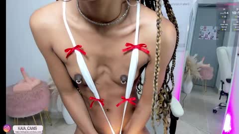 Snapshot of kaia_cam chatting on 11, 3, 2025 online show from 11, 3, 2025