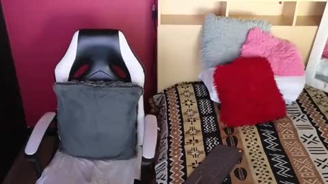 kaily jonness online show from 12, 10, 2025