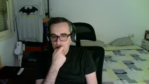 Snapshot of kalem48 chatting on 19, 4, 2026 MusicMen49 online show from 19, 4, 2026