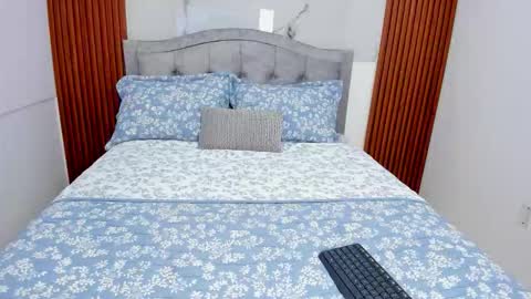 Kali Bloom  online show from 2, 12, 2025