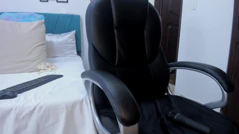 Kamilalopez online show from 25, 10, 2025