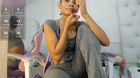 Snapshot of kamila_arias chatting on 4, 1, 2025 online show from 4, 1, 2025