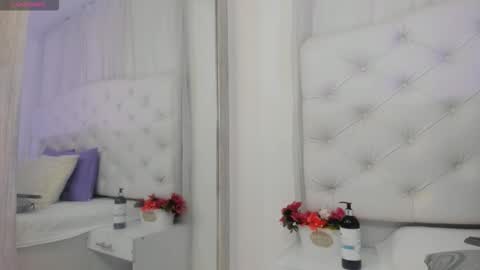 Snapshot of kamila_arias chatting on 2, 10, 2025 online show from 2, 10, 2025