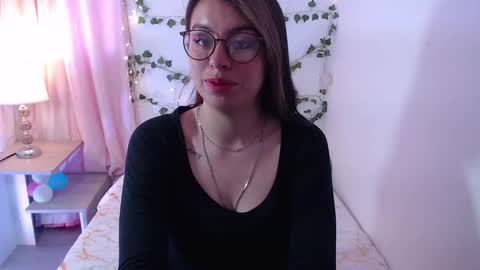 Snapshot of kamilew chatting on 21, 9, 2025 kamilew online show from 21, 9, 2025