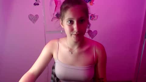 Snapshot of kamilla_love_ chatting on 9, 9, 2025 kamilla_love_ online show from 9, 9, 2025
