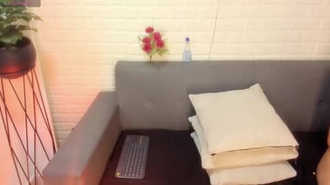 Snapshot of karina_gomez_18 chatting on 28, 9, 2025 Kari online show from 28, 9, 2025