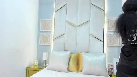 karinaacox online show from 14, 4, 2026