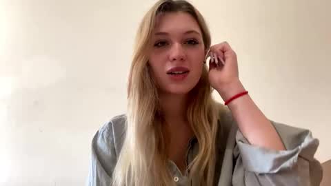 Snapshot of karisawaldon chatting on 17, 10, 2025 Marry online show from 17, 10, 2025