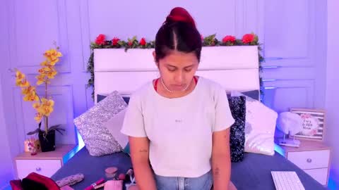 Karla Gonzaless online show from 10, 3, 2025