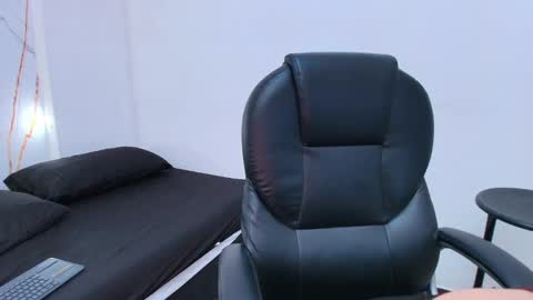 karla_hilton1 online show from 12, 11, 2025