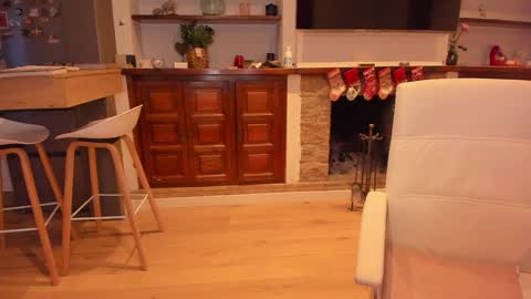 Carla Connor online show from 4, 1, 2025