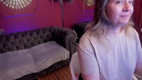 Snapshot of karlaa_evanss chatting on 23, 11, 2025 carla online show from 23, 11, 2025